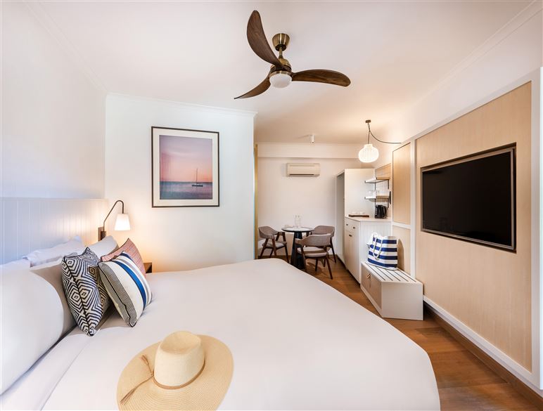 Mantra club croc best sale